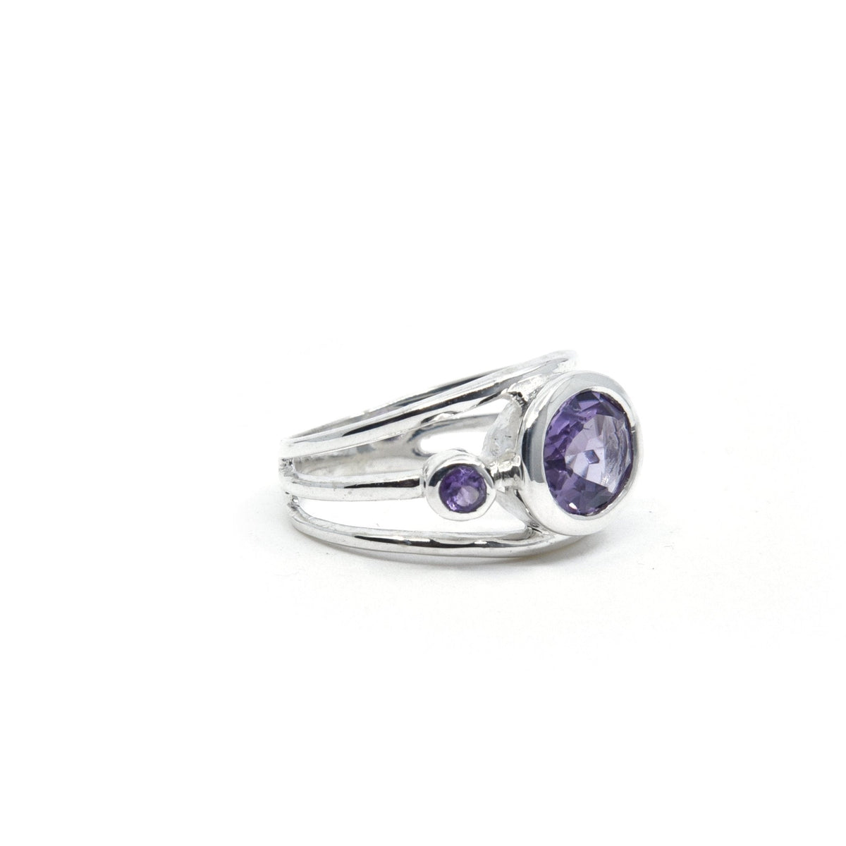 elegant side profile of Amethyst ring #R549, the gemstone catching light — Eternal Spirit