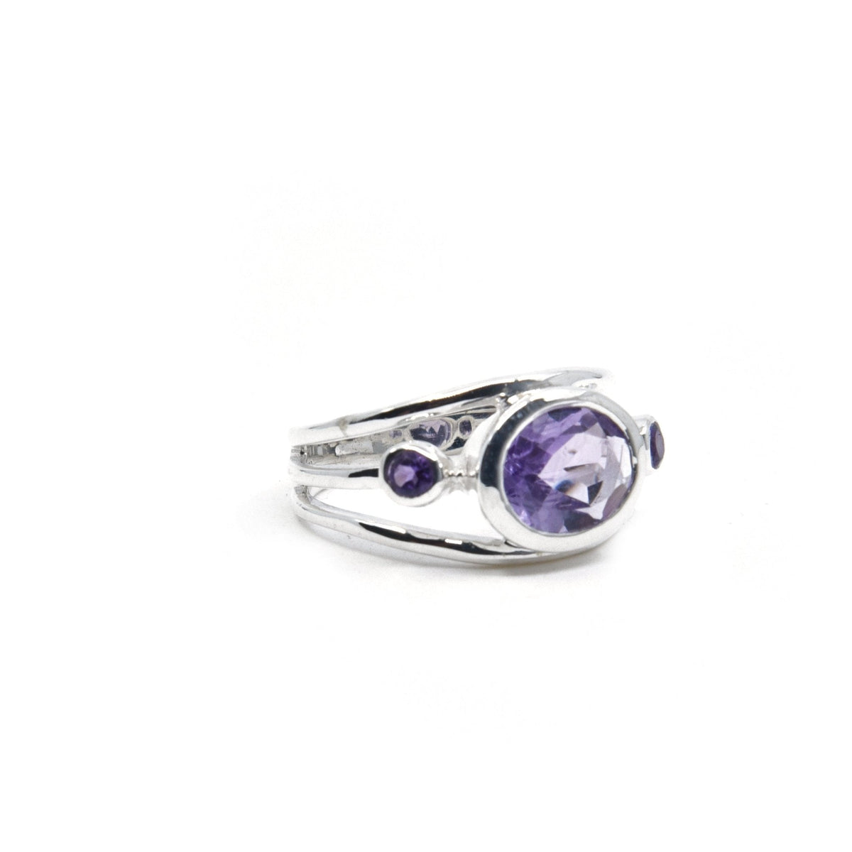 elegant side profile of Amethyst ring #R550, the gemstone catching light — Eternal Spirit