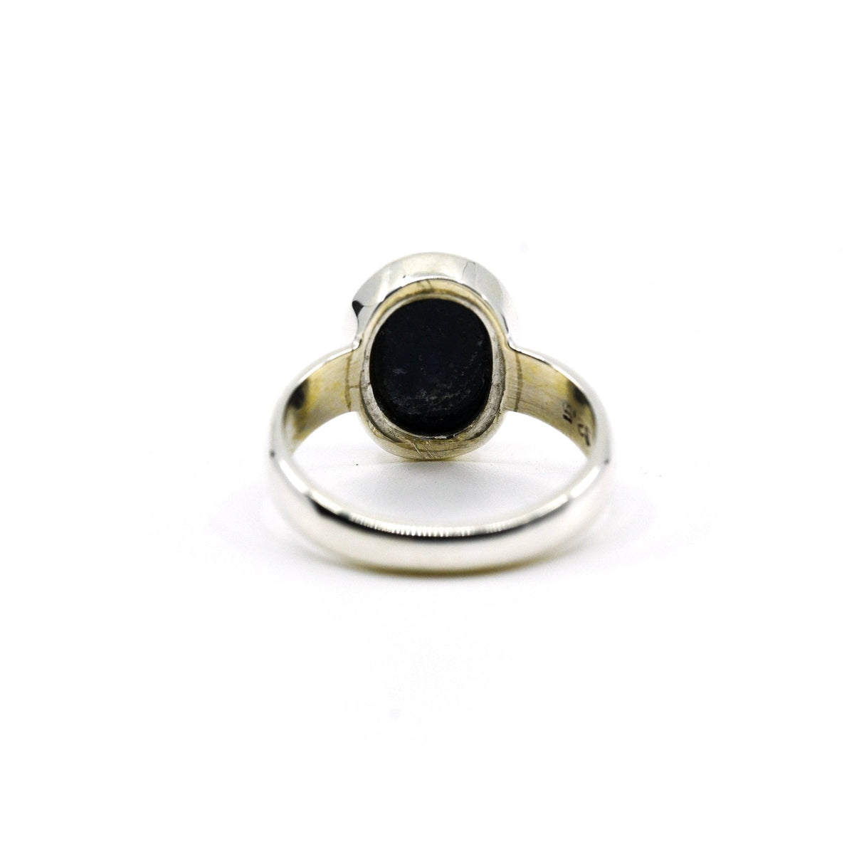 elegant side profile of Sapphire (Blue) ring #R727, the gemstone catching light — Eternal Spirit