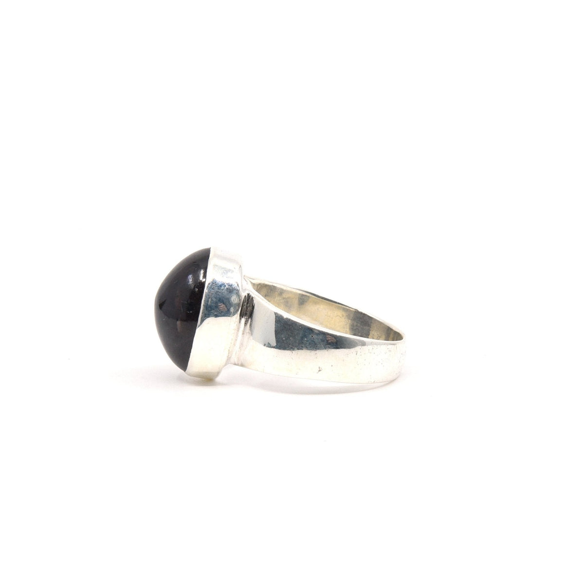 elegant side profile of Ruby (Star) ring #R287, the gemstone catching light — Eternal Spirit