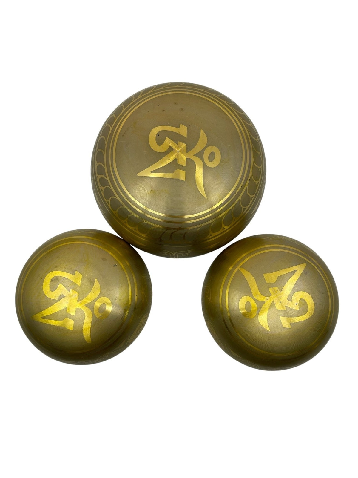overhead view into the 11.5cm Gold Om Mani NIM13C Heart chakra singing bowl — Eternal Spirit