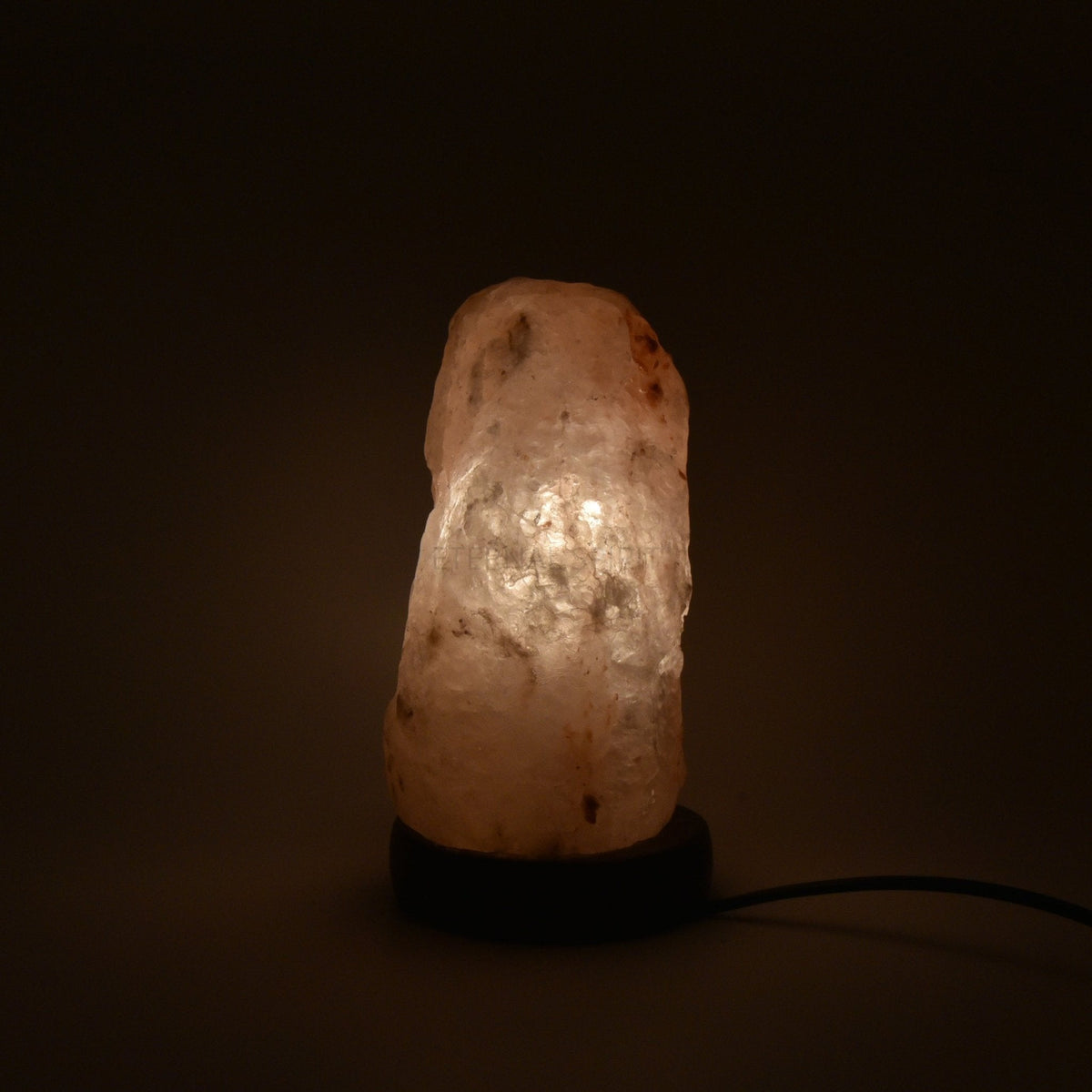 Himalayan salt lamp 1.5kg, natural crystal formation close-up — Eternal Spirit